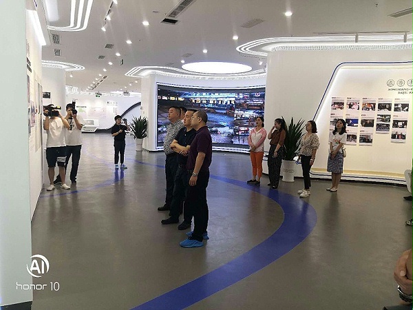 多(duō)媒體(tǐ)顯示系統